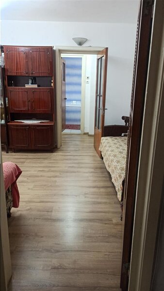 Basarabia, Diham, apartament 3 camere, et. 1, bl. 1981, reabilitat,