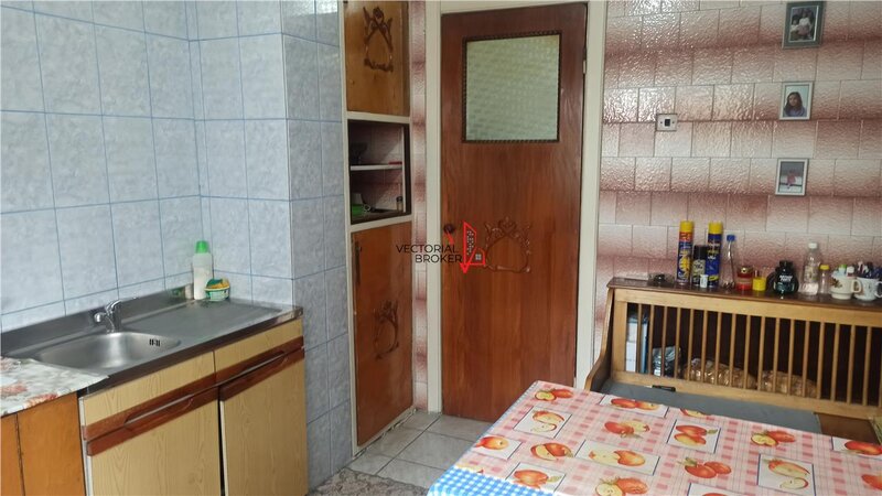 Basarabia, Diham, apartament 3 camere, et. 1, bl. 1981, reabilitat,